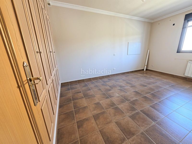 Foto 924b918b-9c75-42bd-b577-166ca8bd993b. Casa adossada amb calefacció aparcament piscina a Ugena