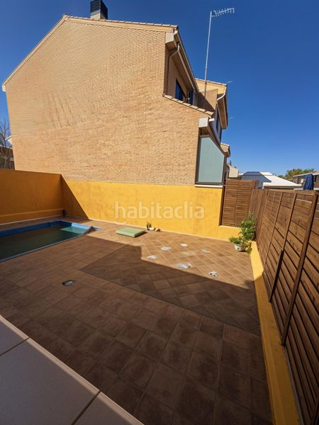 Foto 98d0745a-d81a-40c7-93a9-d3893958423a. Casa adossada amb calefacció aparcament piscina a Ugena