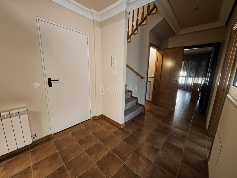 Foto c0a9ff00-0974-43fc-ba2e-e52dea68ffd3. Casa adossada amb calefacció aparcament piscina a Ugena