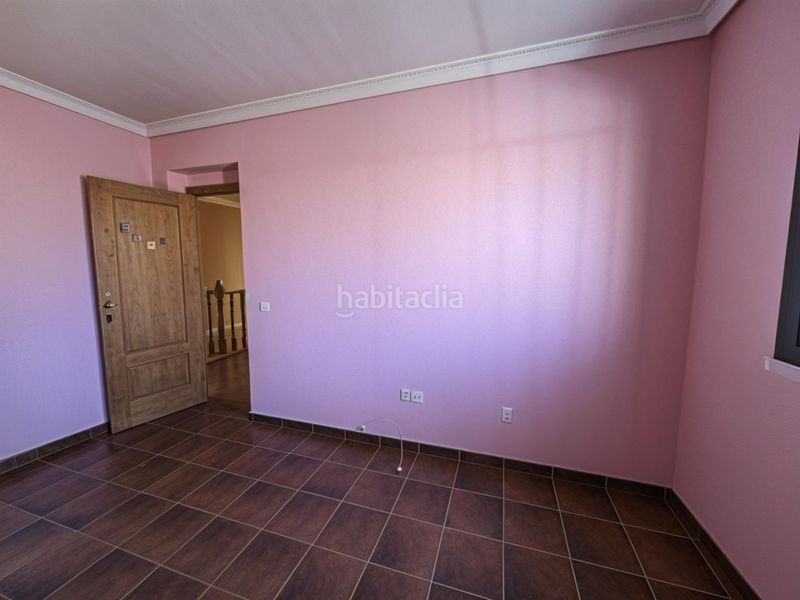 Foto d3eded9c-4496-4dbb-8a9d-0e00f7278cbf. Casa adossada amb calefacció aparcament piscina a Ugena