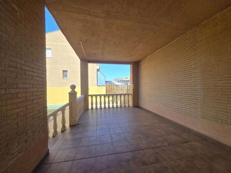 Foto d60b8832-7535-4088-989c-cc239f2fcd42. Casa adossada amb calefacció aparcament piscina a Ugena