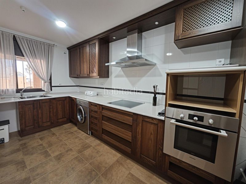 Foto dc7cbb01-85db-438f-868b-b35c2f30b25a. Casa adossada amb calefacció aparcament piscina a Ugena