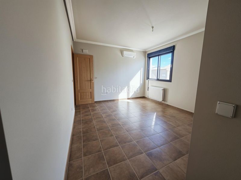 Foto f59d6ed9-e46e-4bcd-b792-825d17b8746e. Casa adossada amb calefacció aparcament piscina a Ugena