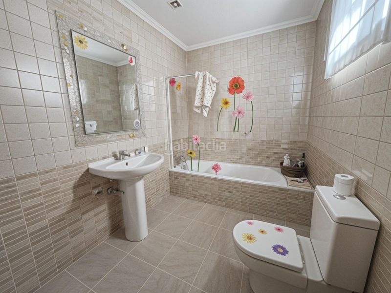 Foto fb6029ec-1105-477d-9181-815c0e234278. Casa adossada amb calefacció aparcament piscina a Ugena