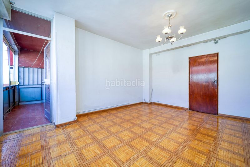 Foto e90425bc-6df0-46d4-9025-7ad646c3138d. Piso en Apóstol Santiago Madrid