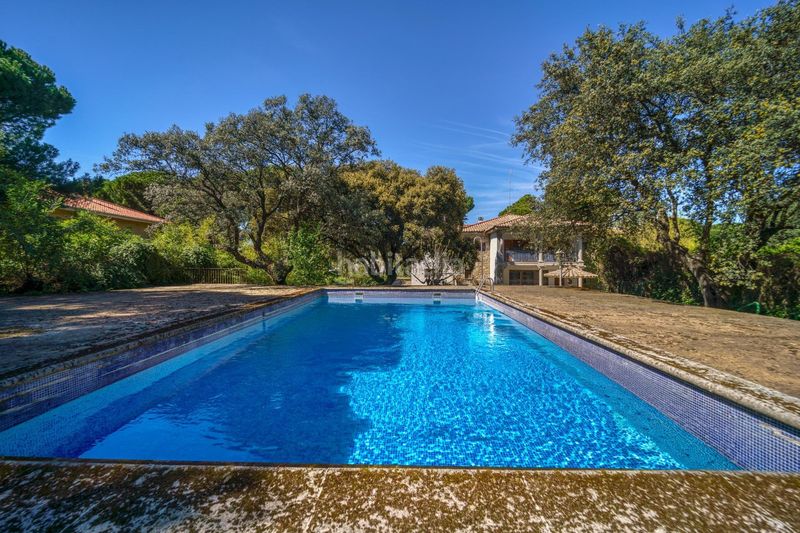 Foto c75140bf-9628-4c8b-a48a-0fd7c18469d4. Xalet amb calefacció aparcament piscina a Prado Largo Pozuelo de Alarcón