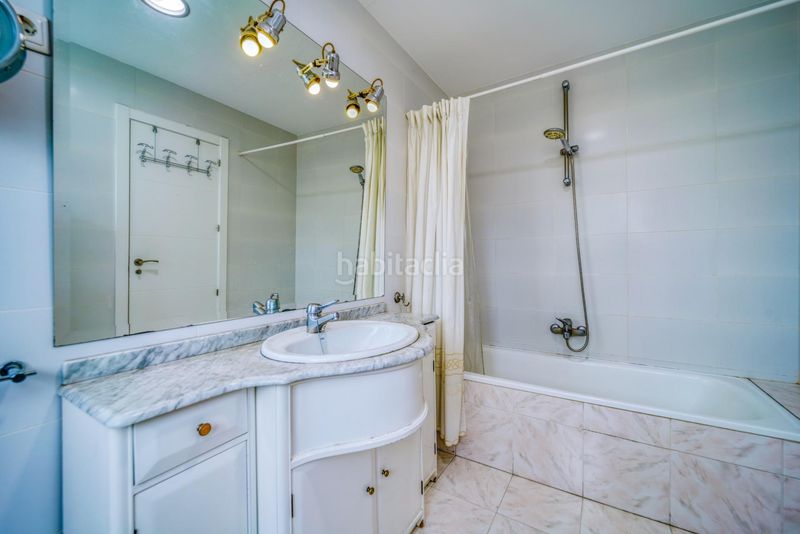 Foto 5d03663d-4411-4c81-8913-f85a60eb4f7a. Casa aparellada amb calefacció a La Florida - El Plantío Madrid