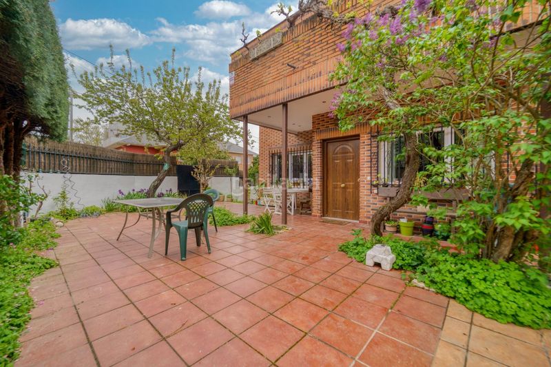 Foto 8d9aeea1-1b3e-4795-a5c4-5d5f9233f6ad. Casa aparellada amb calefacció a La Florida - El Plantío Madrid