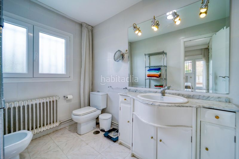 Foto f3f62bcd-61a3-41d8-ba64-02b9e2ab61f8. Casa aparellada amb calefacció a La Florida - El Plantío Madrid