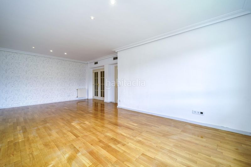 Foto 01cb332c-cc46-43e2-a6a7-15540198f0d1. Lloguer pis amb calefacció aparcament piscina a Valdemarín Madrid