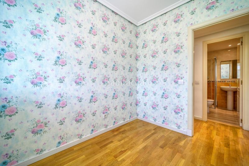 Foto 4360686a-b771-4e96-9ad5-7f05395fba97. Lloguer pis amb calefacció aparcament piscina a Valdemarín Madrid