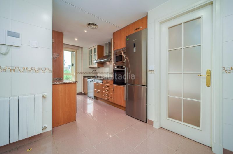 Foto 610e0dea-fba0-4111-90a6-e9920446d366. Lloguer pis amb calefacció aparcament piscina a Valdemarín Madrid