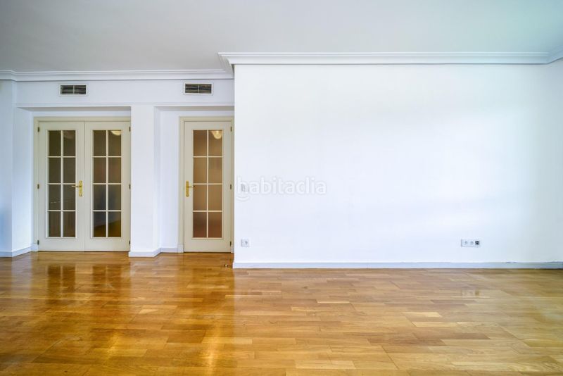 Foto 897a1752-114d-4249-a372-f0058fdd57f2. Lloguer pis amb calefacció aparcament piscina a Valdemarín Madrid