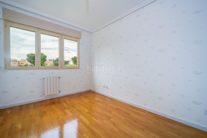 Foto c9ee6e56-e8f2-4cb7-a83f-717bba8a7f1c. Lloguer pis amb calefacció aparcament piscina a Valdemarín Madrid