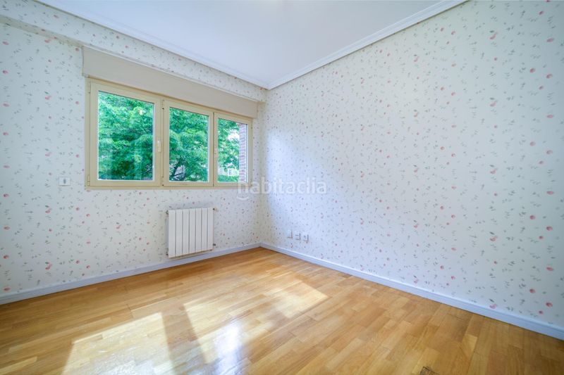 Foto f30ae903-9f29-445d-ba83-d24f86c46084. Lloguer pis amb calefacció aparcament piscina a Valdemarín Madrid