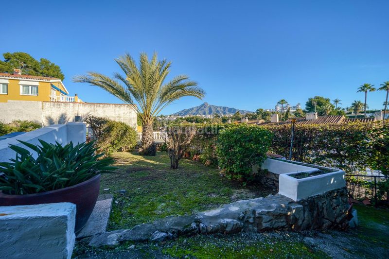 Foto 975eddb1-28d2-450c-a41d-844d4c82880e. Chalet en Nueva Andalucía centro Marbella
