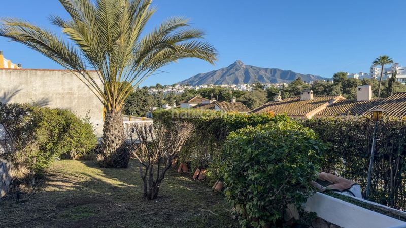 Foto a8f671ae-d78b-4ed6-84a2-619838105c3f. Chalet en Nueva Andalucía centro Marbella