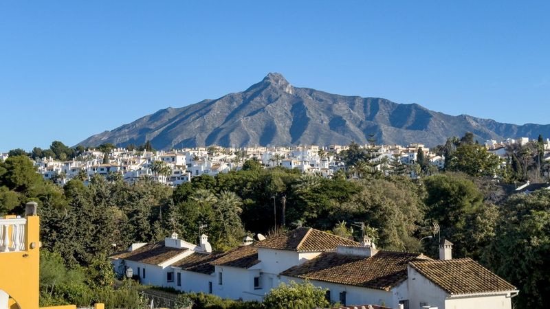 Foto b1205646-0f90-476e-8f7c-50d9e8e0b0a4. Chalet en Nueva Andalucía centro Marbella