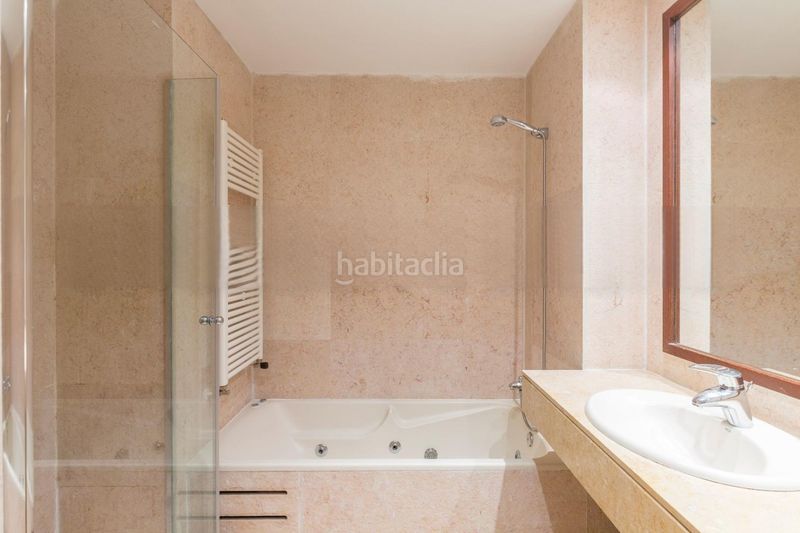 Foto f7f280ba-a28f-472e-a934-c79e0f5a608a. Pis amb calefacció aparcament piscina a Monte el Pilar Majadahonda