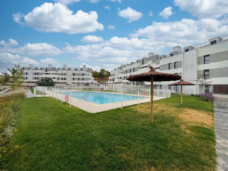 Foto 619e022e-720f-464f-b1a7-682b1e616f0d. Rent flat with heating parking pool in Cobeña