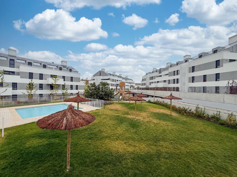 Foto 7ed82ab5-fb9c-48ba-9c2c-47a002dd43dc. Rent flat with heating parking pool in Cobeña