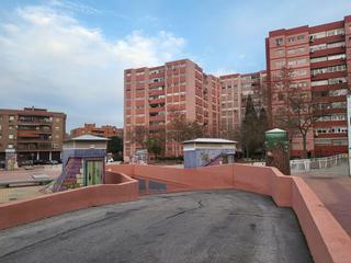 Car parking in Avenida EUROPA 5