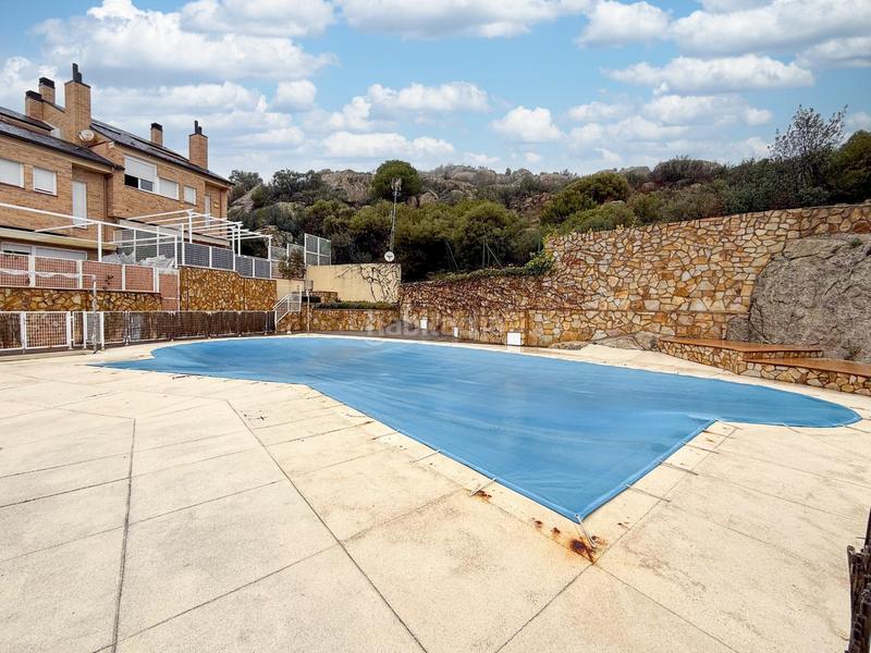 Foto 5a86a40e-0b2c-4202-ae3c-b39e922dba70. Casa adossada amb calefacció aparcament piscina a Torrelodones