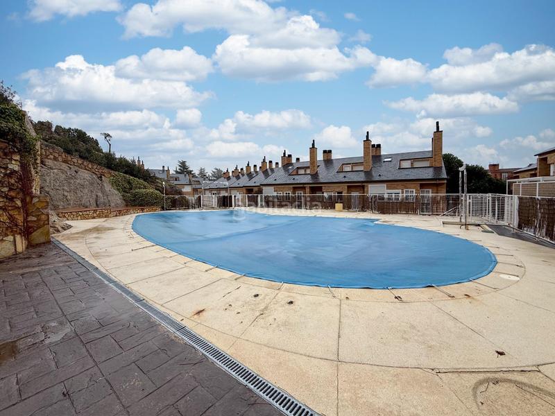 Foto f6a44a69-fb34-411a-b259-adc88e290f98. Casa adossada amb calefacció aparcament piscina a Torrelodones