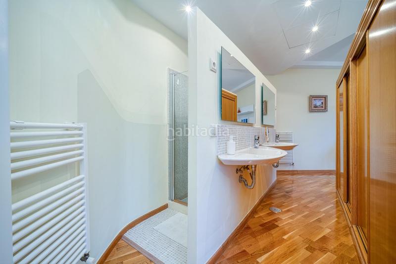 Foto 7ee92952-93ce-4880-9b59-a59a538457c4. Reihenhaus mit heizung parking pool in Los Robles Torrelodones