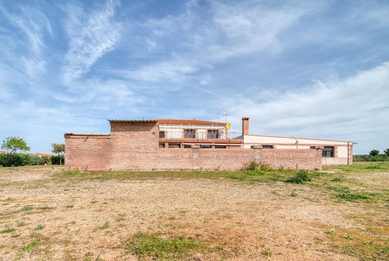 Foto 403f9b42-e13d-4c25-87a4-6ad4095a4c5d. Haus mit heizung parking pool in San Martín de Pusa