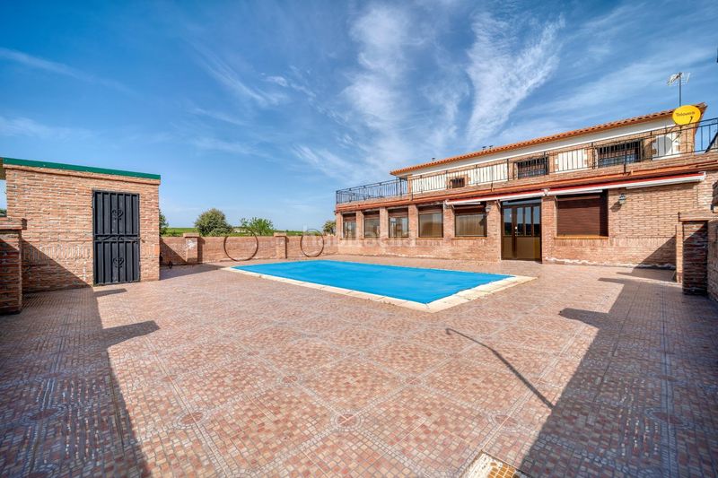 Foto 5a1836fe-3c64-40de-ac43-3a8470051511. Haus mit heizung parking pool in San Martín de Pusa