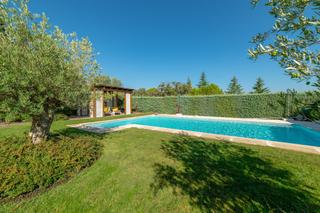 Chalet in Pino Alto-Navarredonda. Espectacular chalet de lujo, con acabados de alta calidad, jardi