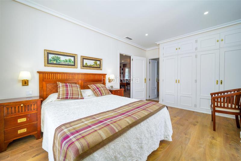 Foto 935e51ad-04eb-44f7-b11b-bd23450c983b. Chalet espectacular chalet de lujo, con acabados de alta calidad, jardin de diseño y piscina, en la mejor z en Valdemorillo