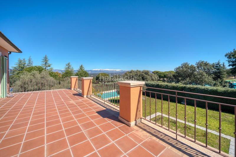 Foto b842eb9d-b0d1-4848-aa79-d51aa3a57b8a. Chalet espectacular chalet de lujo, con acabados de alta calidad, jardin de diseño y piscina, en la mejor z en Valdemorillo