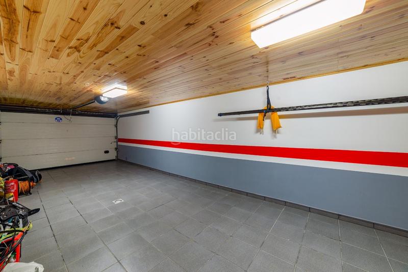 Foto b8dd2295-d71c-4c36-a25b-9958f5fde371. Chalet espectacular chalet de lujo, con acabados de alta calidad, jardin de diseño y piscina, en la mejor z en Valdemorillo