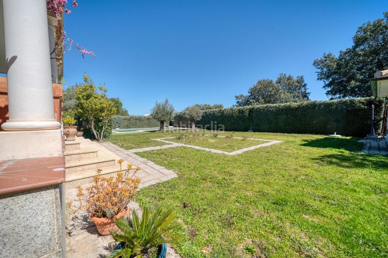 Foto c2c1091d-d6ce-4528-bbb3-8da4d3b39d0e. Chalet espectacular chalet de lujo, con acabados de alta calidad, jardin de diseño y piscina, en la mejor z en Valdemorillo