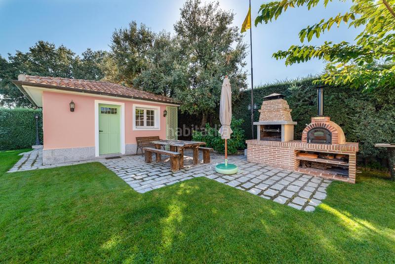 Foto d1183d56-c86d-4b6d-9137-61528f7b7a46. Chalet espectacular chalet de lujo, con acabados de alta calidad, jardin de diseño y piscina, en la mejor z en Valdemorillo