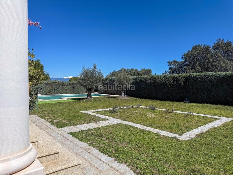 Foto e5a23932-ca62-4327-8705-4470dda99891. Chalet espectacular chalet de lujo, con acabados de alta calidad, jardin de diseño y piscina, en la mejor z en Valdemorillo