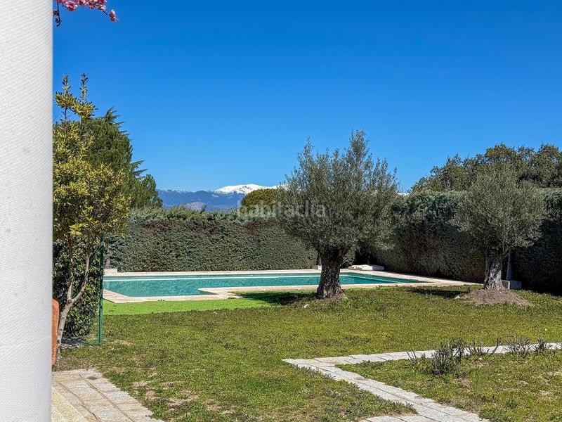 Foto f469e964-a7e3-4993-9700-f0bbba4eb969. Chalet espectacular chalet de lujo, con acabados de alta calidad, jardin de diseño y piscina, en la mejor z en Valdemorillo