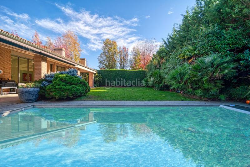 Foto dea6c8e0-bdd7-45fe-b4a2-2f26eed40ba5. Chalet con riscaldamento parcheggio piscina in La Finca Pozuelo de Alarcón