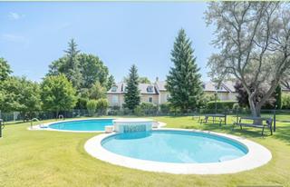 Casa a schiera in Urbanización Este-Montepríncipe