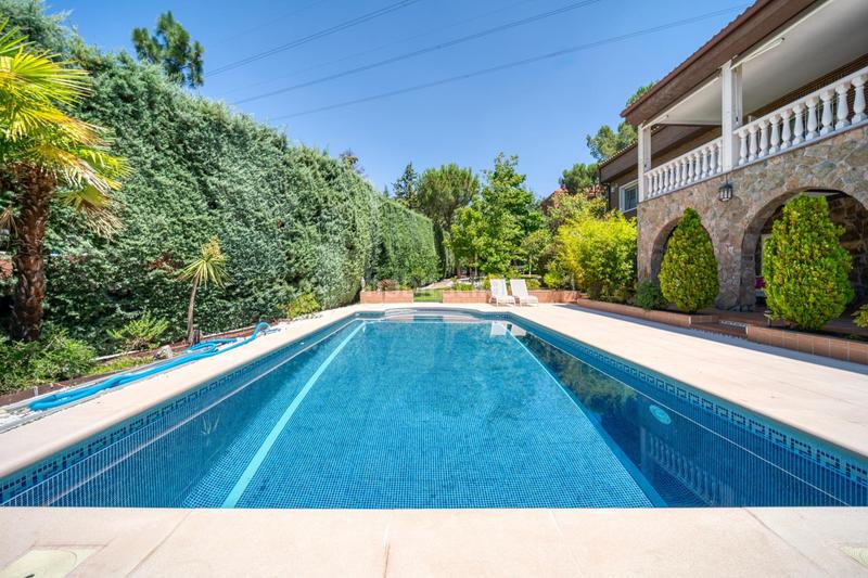 Foto 795b3091-24fc-44ba-9aac-e5d991618671. Chalet mit heizung parking pool in El Monte Torrelodones