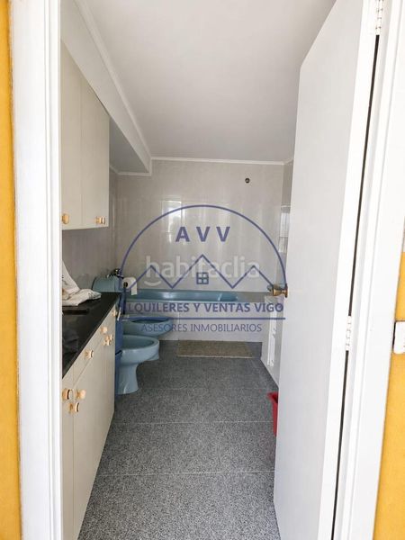 Foto 7ae5a619-490d-4ddb-ba2d-492733846577. Casa amb calefacció aparcament piscina a Valadares - Beade Vigo