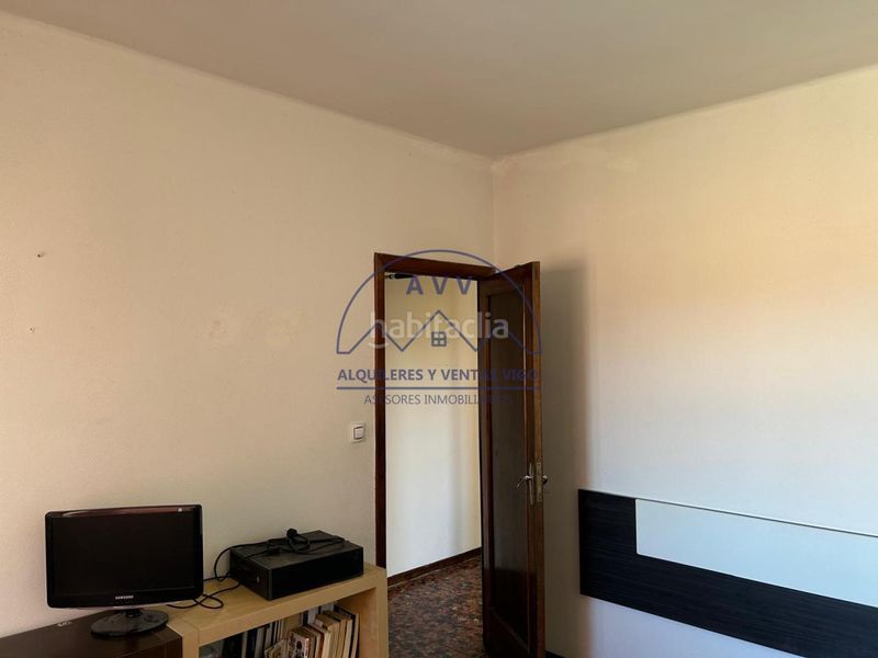 Foto 97c382b3-43cb-43f9-8cfc-ab852e815e36. Casa amb calefacció aparcament piscina a Valadares - Beade Vigo