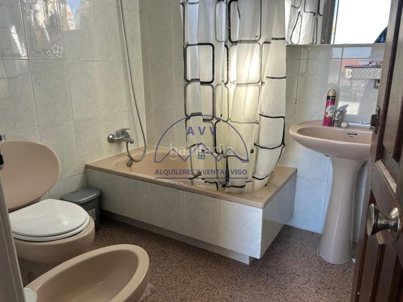 Foto e741b790-db03-4291-83ef-bfcc6f344008. Casa amb calefacció aparcament piscina a Valadares - Beade Vigo