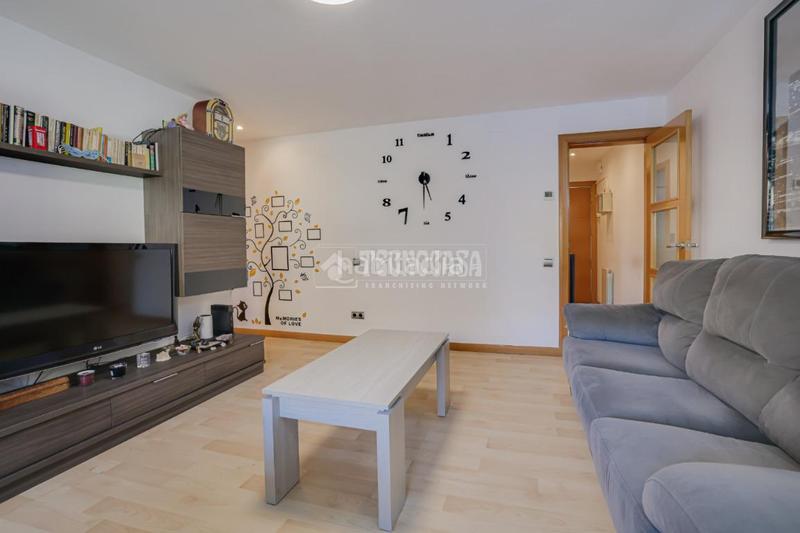 Foto 76da01e0-d32b-4bda-8402-1113f3b72439. Piso  en venta en Centre Ripollet