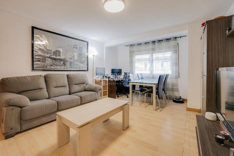 Foto afcaada6-19c7-47c1-8b6d-1044b3f35676. Piso  en venta en Centre Ripollet