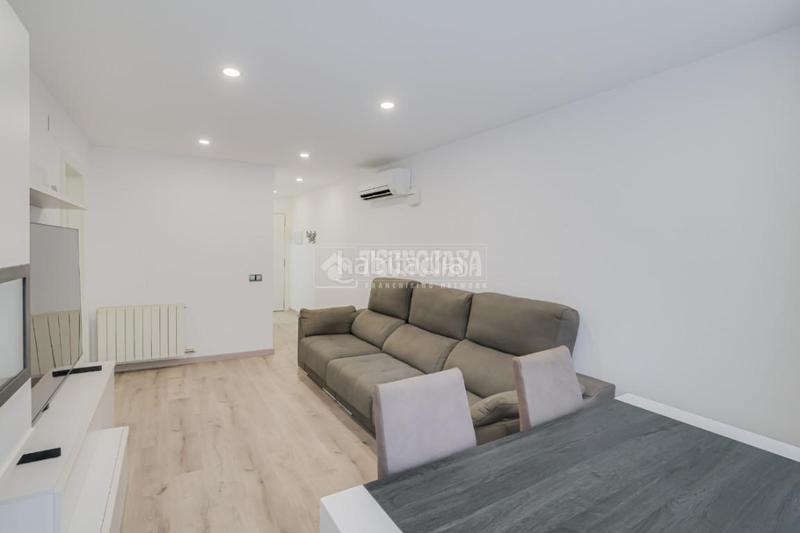 Foto f73b1529-689c-438f-85c6-62bdbbf8de00. Piso  en venta en Casc Antic Ripollet