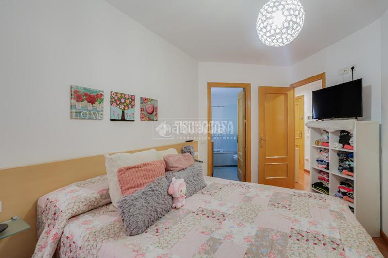 Foto c3f6589a-e722-41fe-b0e7-b491de33352b. Appartamento con riscaldamento parcheggio in Casc Antic Ripollet