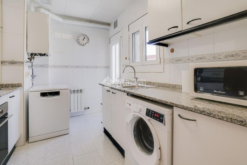 Foto 648e9cca-a4d7-4b50-8bcb-fb869c3c4f67. Flat with heating parking in Can Clos-Pinetons Ripollet